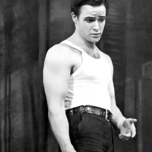 Miért lehet a fehér atléta ruhatárad legfontosabb darabja?